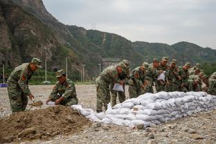 马龙：太阳在低位限制了约基奇 我们投丢了大概15个大空位三分